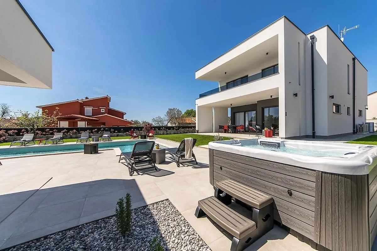 Zen Villa Pula 0*,  Croatia